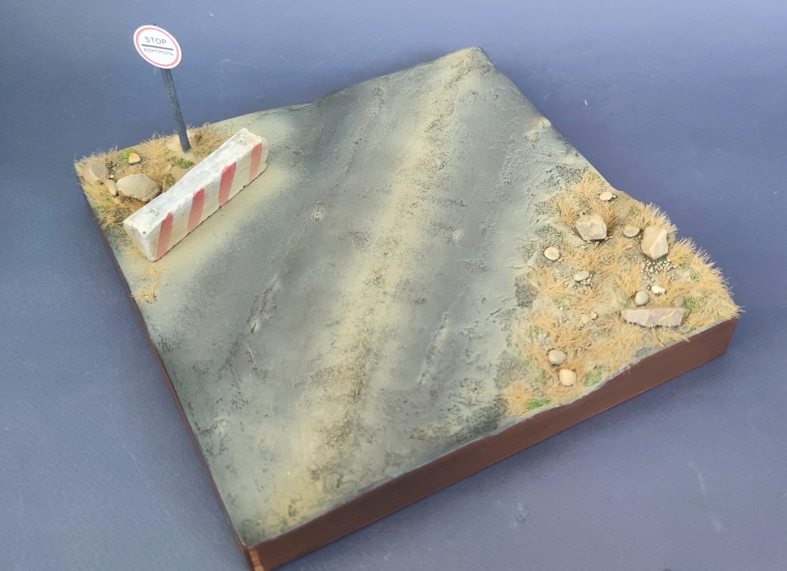 AM35119 Подставка для модели Тайфун ВДВ (масштаб 1/35)