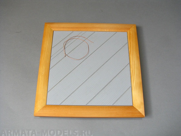 EDB-7201 Дополнения для моделей Model display base in 1/72 scale. USN aircraft carrier deck WWII. Set consist: resin deck, real wood frame and 1 lenght of copper cable.