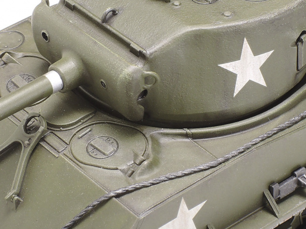 32595 Американский танк US MEDIUM TANK M4A3E8 SHERMAN Easy Eight, с фигурой командира. 1/48 Tamiya