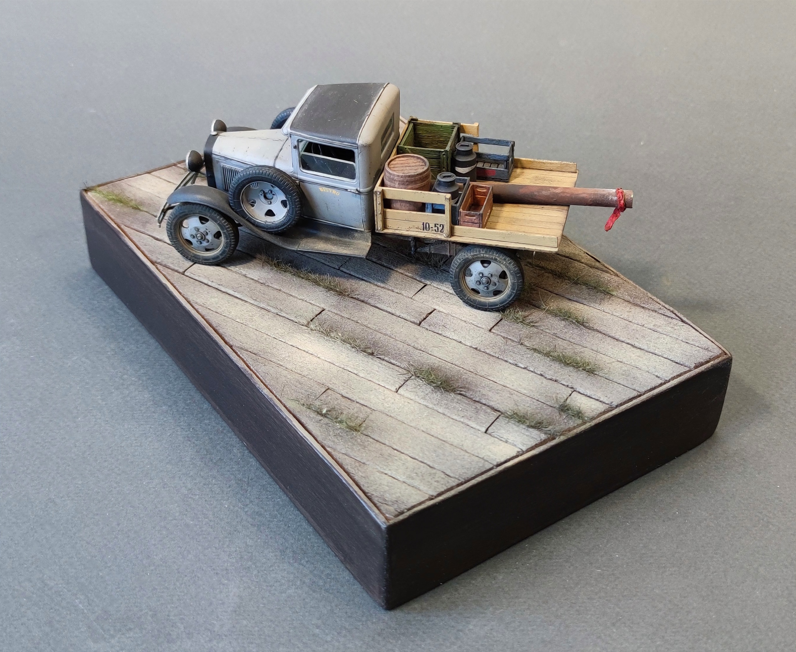 НЕ-35164 Подставка на деревянном настиле