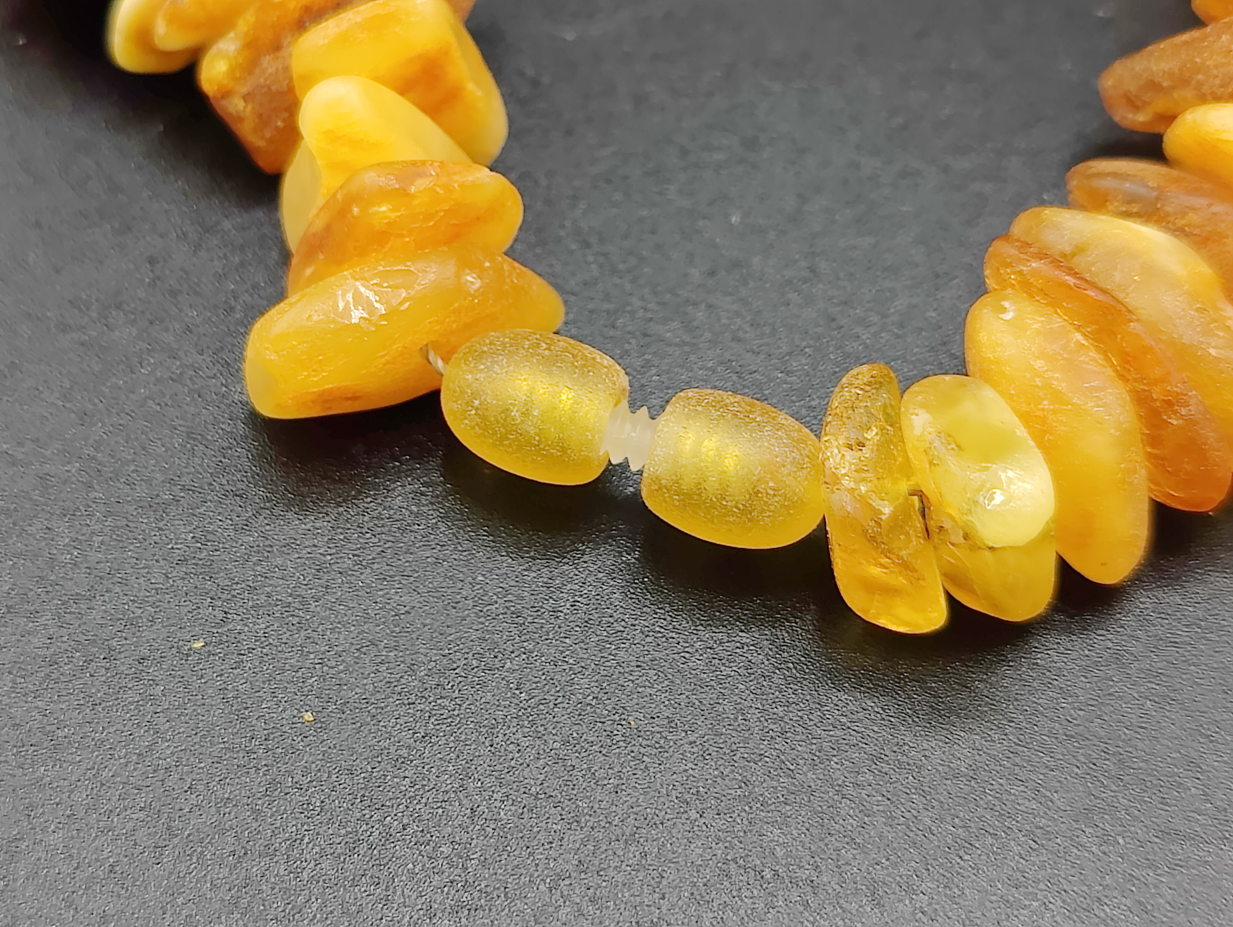 AAM0045 Бусы из необработанного янтаря 