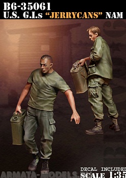 B6-35061 US GIs Jerrycans