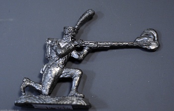 Н-15-014 Французский гренадер стреляющий с колена