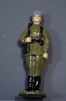 7-122 окрашеная фигура Солдат в карауле. СА-75