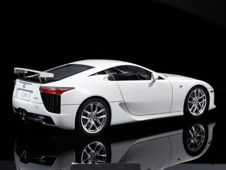 24319 Lexus LFA c набором фототравления Tamiya