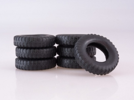 1365AVD Сборная модель МАЗ-200 бортовой AVD Models